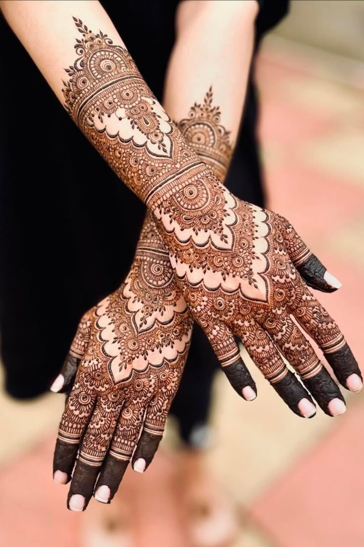 Detailed bridal mehndi design
